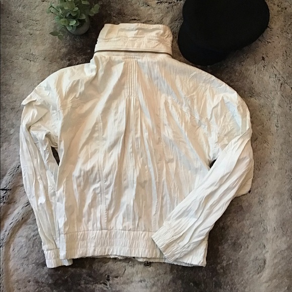 NWT - Guess bomber style jacket - Picture 3 of 6